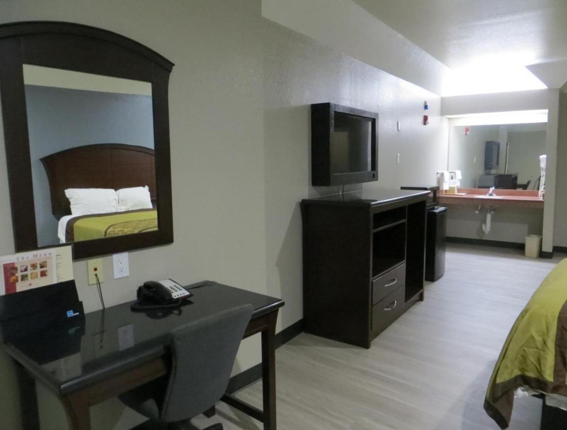 Regency Suites Iah Beltway 8 Houston Exterior photo