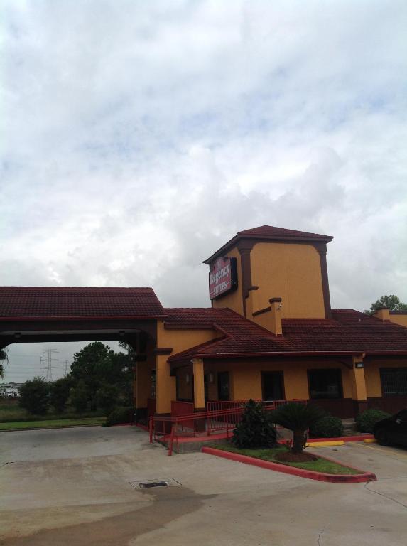 Regency Suites Iah Beltway 8 Houston Exterior photo