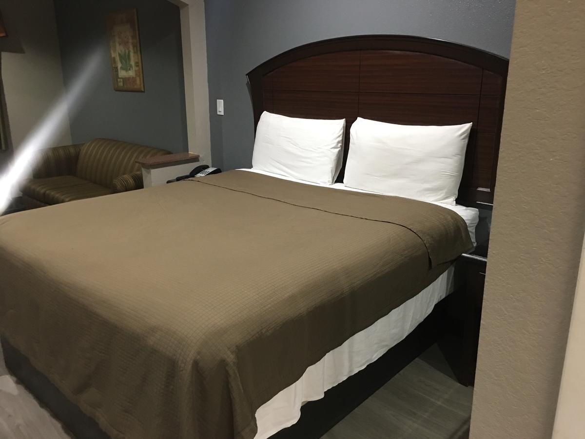 Regency Suites Iah Beltway 8 Houston Exterior photo