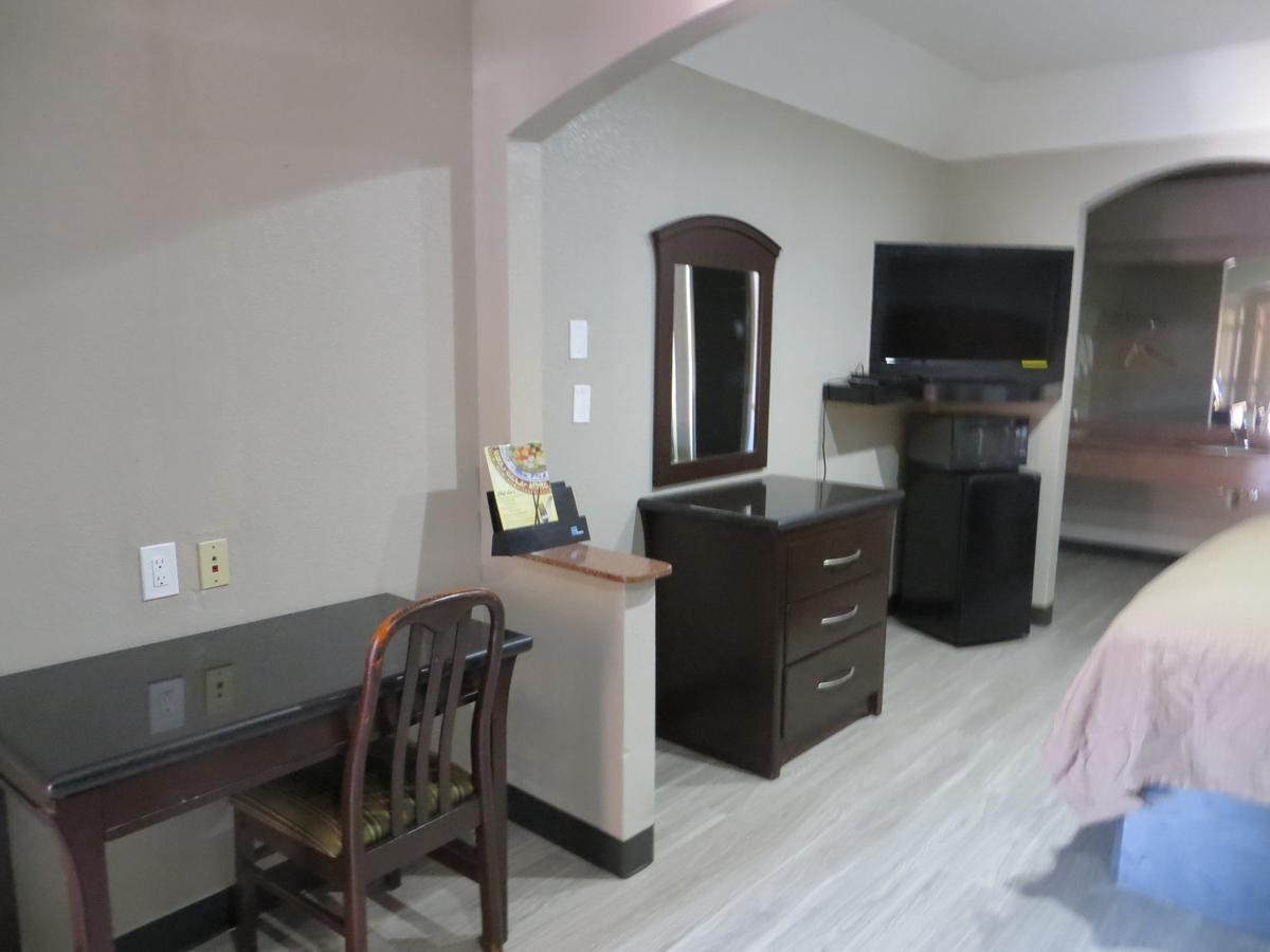 Regency Suites Iah Beltway 8 Houston Exterior photo