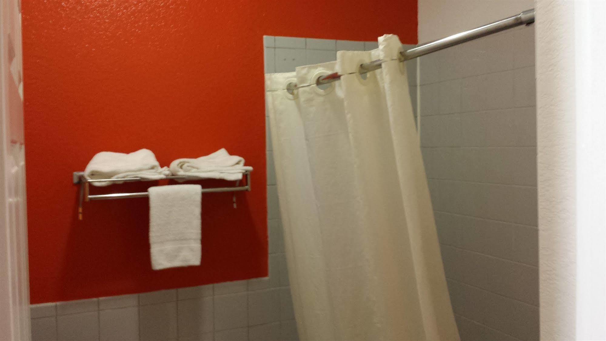 Regency Suites Iah Beltway 8 Houston Exterior photo